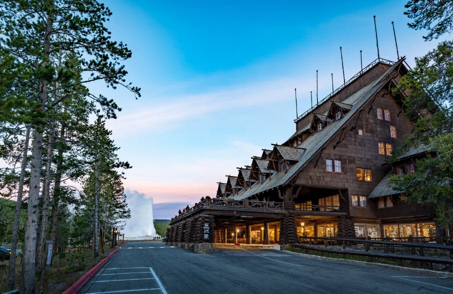 Old Faithful Inn, Wyoming, USA